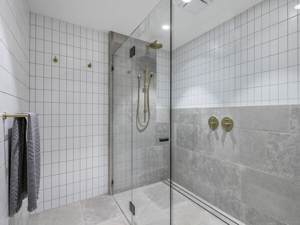 Meir gouden inbouw doucheset met rechte wandarm — afbeelding 3